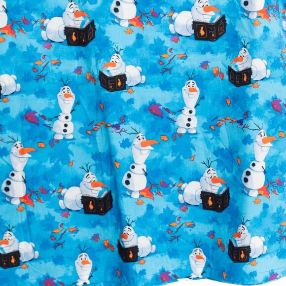 Disney Frozen Size L Olaf Snowman Blue Scrub Top Medical Nursing Uniform - Picture 8 of 8